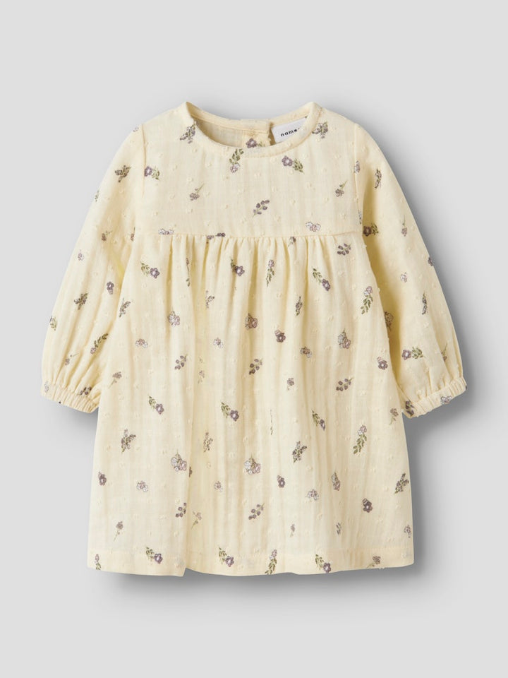 Ljus gul  baby klänning till nyfödd bebis flicka. Blommig bebis klänning, mönstrad klänning till baby. Ekologiska bebiskläder till nyfödd flicka.
NBFDORTHEA LS DRESS
13253624