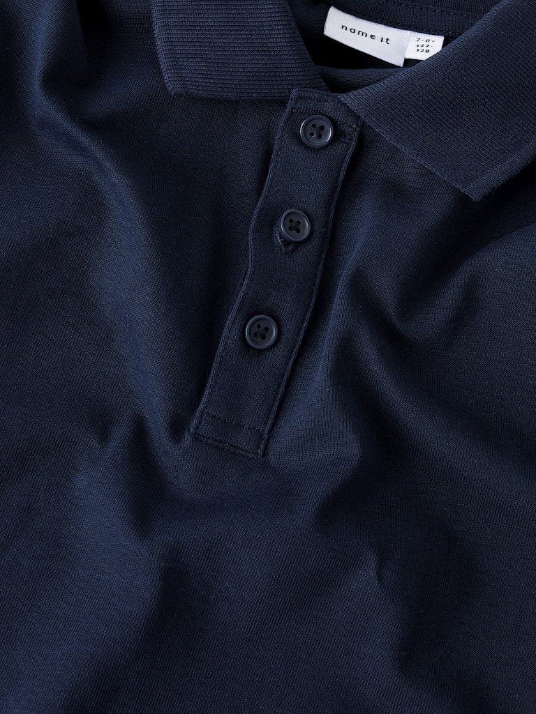 Marin blå långärmad pike tröja till pojke. Barn och ungdomskläder till kille från Name it. Snygg klassisk Pikétröja i ekologisk bomull.
NKMKALLY LS NREG POLO
13251721