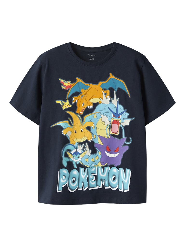 Mörk blå kortärmad t-shirt med Pokemon till pojke. Pokémon tröja från Name it. Kul färgglad tröja med figurerna från Pokemon.
NKMMAJO POKEMON SS NREG TOP BOX NOOS SKY
13254208
