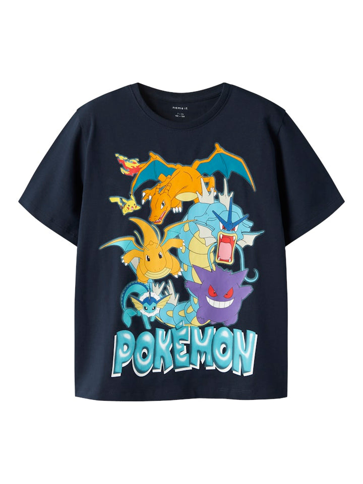 Mörk blå kortärmad t-shirt med Pokemon till pojke. Pokémon tröja från Name it. Kul färgglad tröja med figurerna från Pokemon.
NKMMAJO POKEMON SS NREG TOP BOX NOOS SKY
13254208