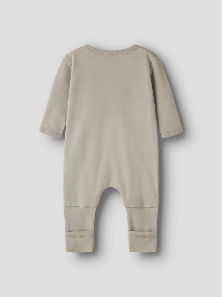 Baby pyjamas i 2-pack till bebis pojke. Ekologisk pyjamas med fot och utan fot då du väljer själv hur du viker den. Söt motiv av rävar.
NBMNIGHTSUIT 2P ZIP FF FOX NOOS
13250790
