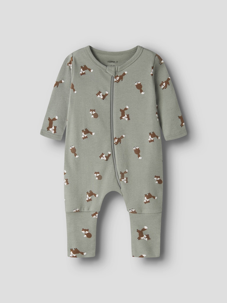 Baby pyjamas i 2-pack till bebis pojke. Ekologisk pyjamas med fot och utan fot då du väljer själv hur du viker den. Söt motiv av rävar.
NBMNIGHTSUIT 2P ZIP FF FOX NOOS
13250790