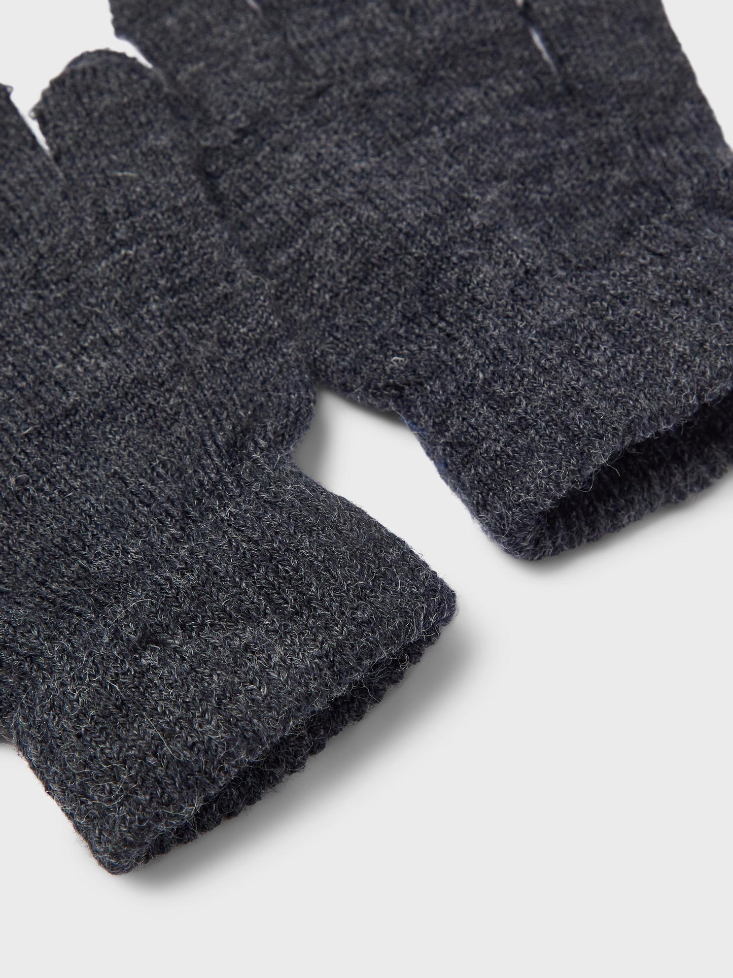 Tunna finger vantar till barn 1-5 år, onesize. Fingervantar till flicka och pojke, grå merinoull vantar från Name it.
13201852
NMMWHOLLA WOOL GLOVES XXII