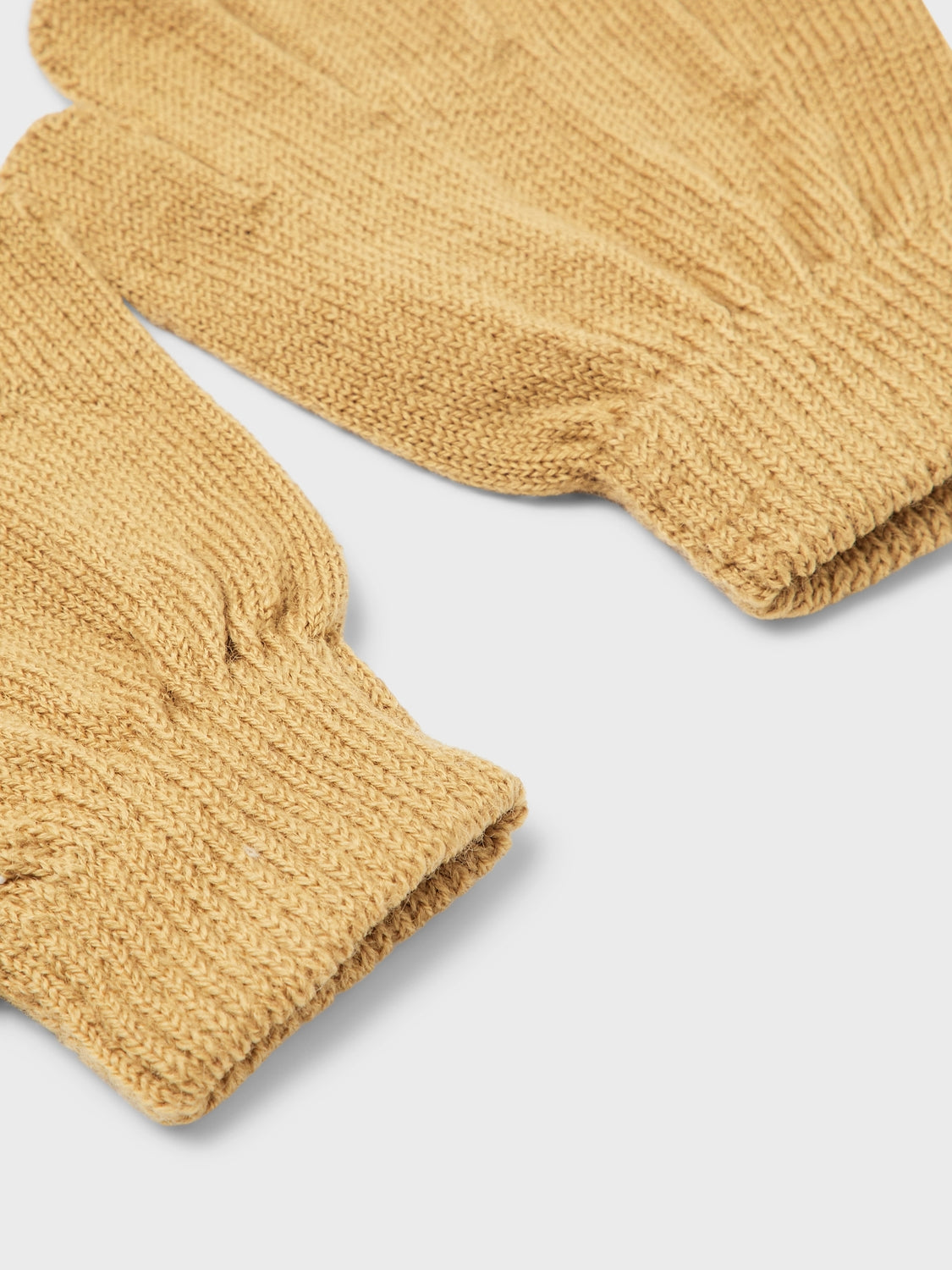 Tunna finger vantar till barn 1-5 år, onesize. Fingervantar till flicka och pojke, gula merinoull vantar från Name it.
13199304
NMMWHOLLA WOOL GLOVES XXII