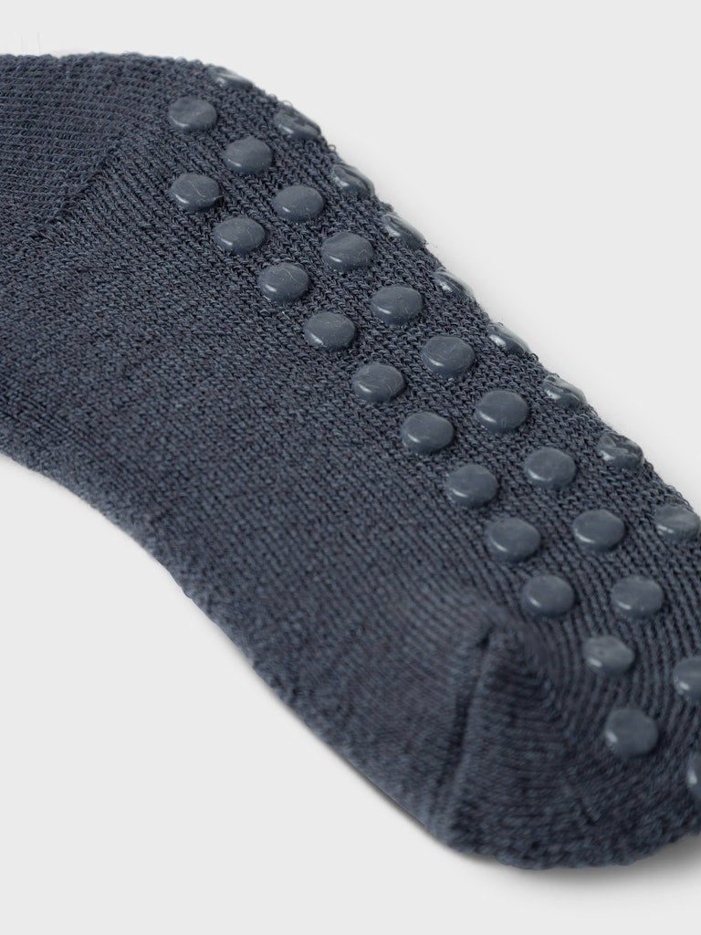 Blå halkstrumpor i merino ull till pojke.
Tjocka ull strumpor till barn.
NMFWAKSI WO/BL TERRY SOCK W/NON SKID
13229075