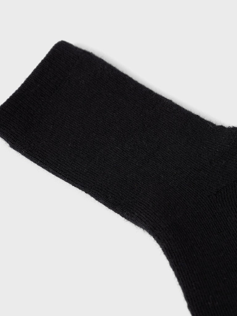 Svarta halkstrumpor i ull till flicka och pojke. Merino ull strumpor med halkpluttar.
NMMWAKSI WO/BL TERRY SOCK W/NON SKID
13229075