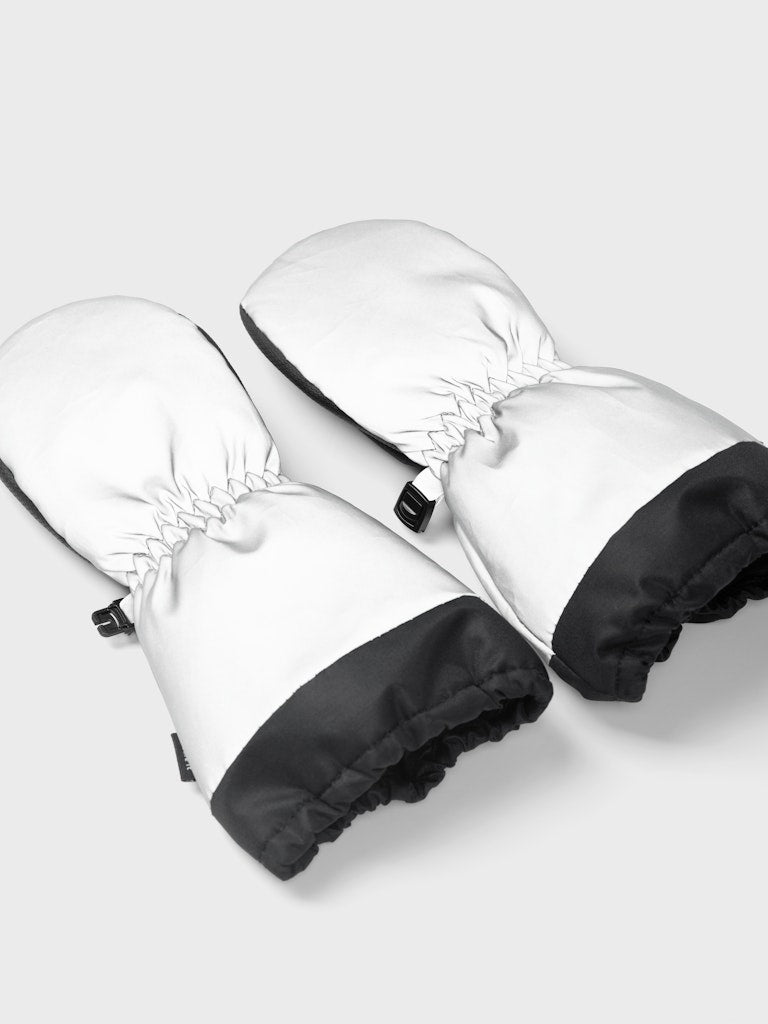 Grå svarta reflexvantar till flicka och pojke. Vinter handskar med reflex från Name it. Vantar med långt skaft.
NMNMAFLEX10 MITTEN REF FO
13232777