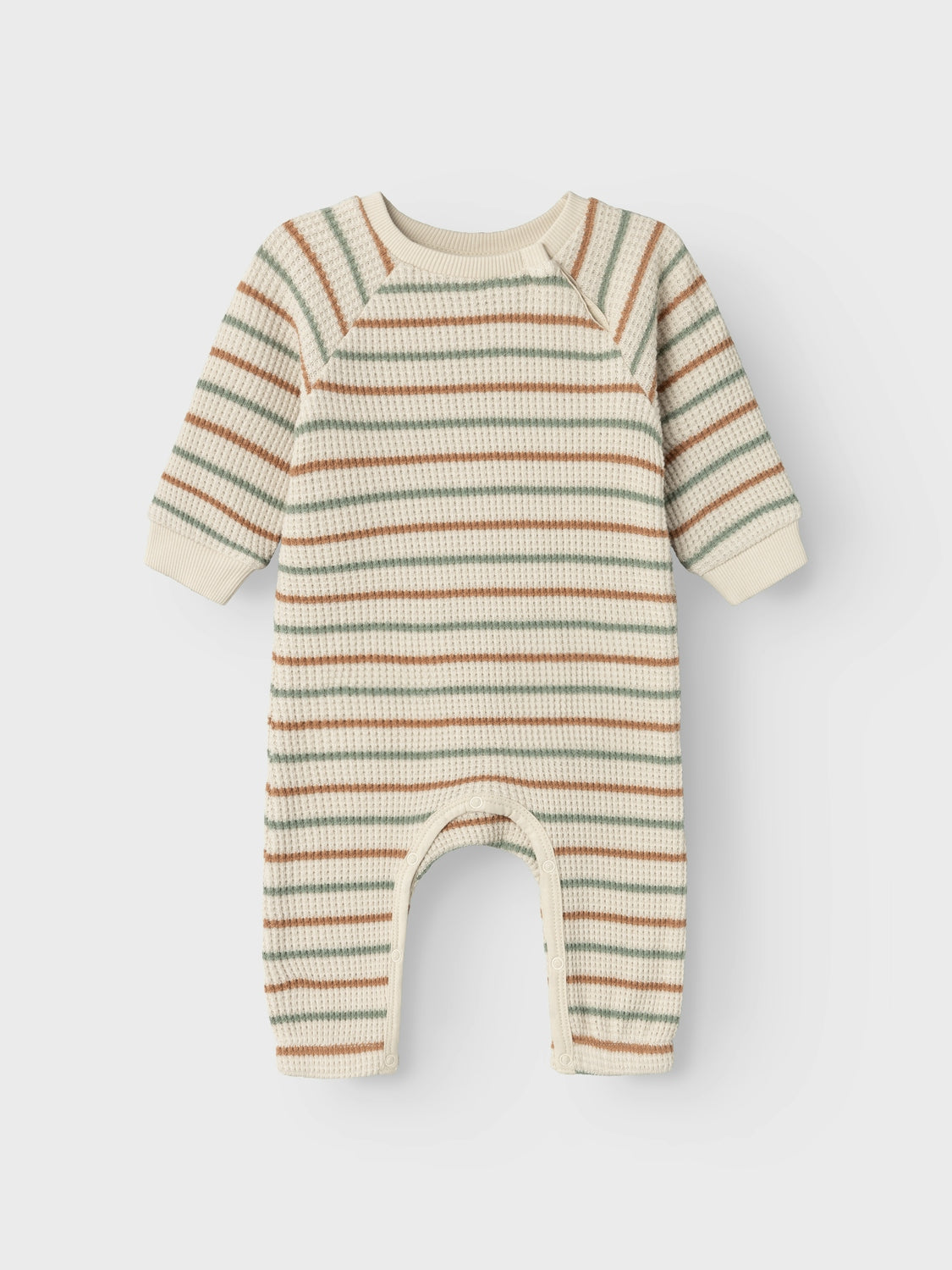 Mysig jumpsuit i våfflig kvalitet som är väldigt mjuk och skön för din baby. Randig, ekologisk baby sparkdräkt till bebis pojke.

Produkttyp: Bodysuit
Stängning: Tryckknapp