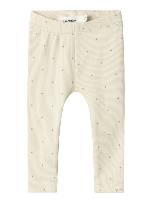 Ribbade leggings till liten flicka. Baby byxa, bebis tajts till liten tjej. Sätt ihop den perfekta outfiten för ditt barn med kvalitativa vardagsstilar och skapa en bekväm och trendig look. Jersey är ett lätt och stretchigt tyg med en mjuk yta och insida för en bekväm känsla och rörelsefrihet.

Produkttyp: Leggings
Extra detaljer: Resår i midjan, etikett
Utskrift: Utskrift upprepas över hela ytan av produkten
Passform: Slim Fit

Huvudmaterialet i denna produkt innehåller minst 50 % ekologisk bomull. Ekologi