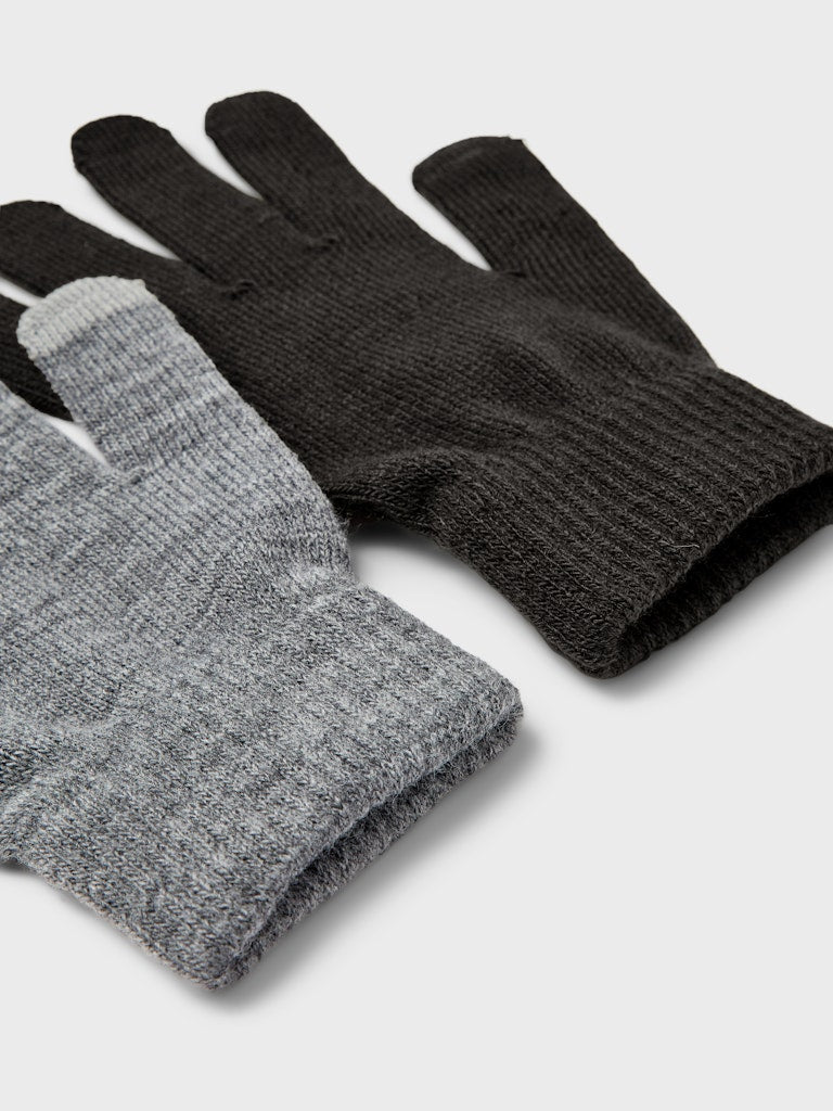 2 pack grå och svarta tunna finger vantar med touch fingers till flicka och pojke. Vantar med magic som gör att du kan använda mobilen med vantarna på. 
NKNMAGIC GLOVES TOUCH 2P
13232741