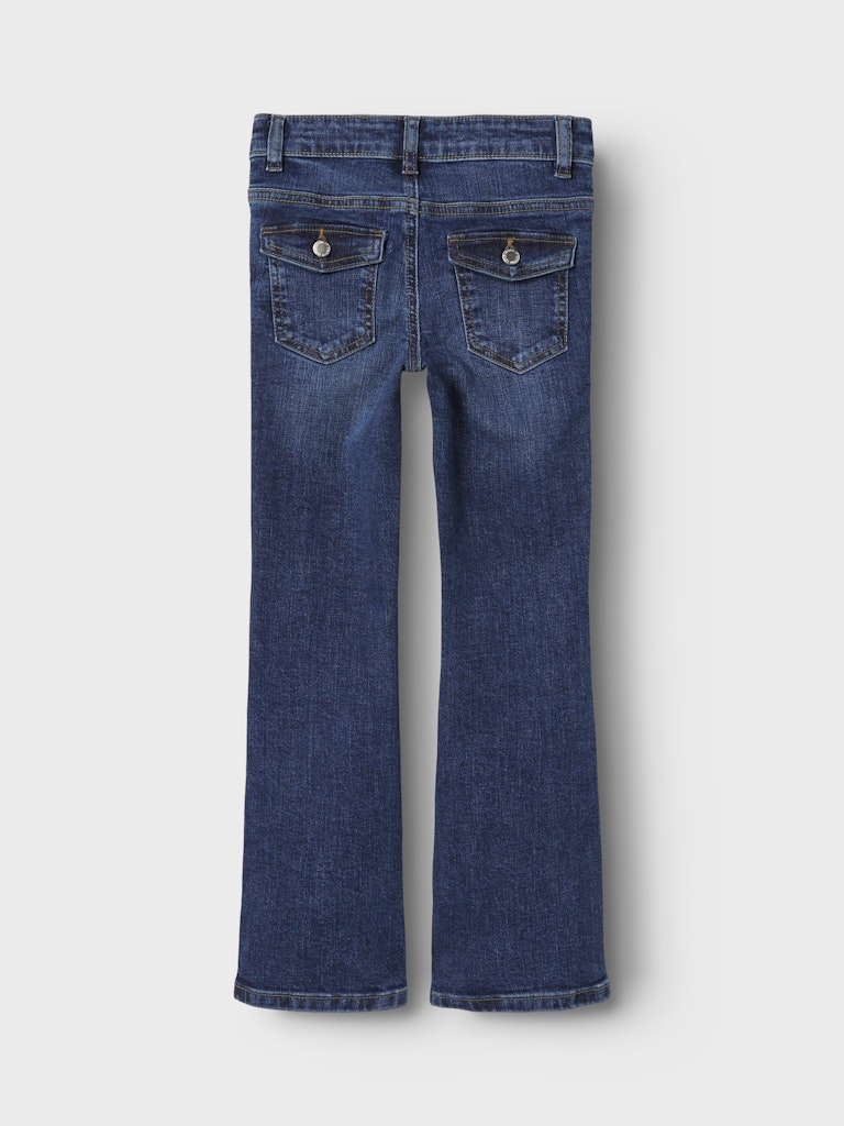 Blå utsvängda jeans till flicka, tjej. Backfickor med lock.
NKFPOLLY SKINNY BOOT JEANS 8245-MD D
13236822