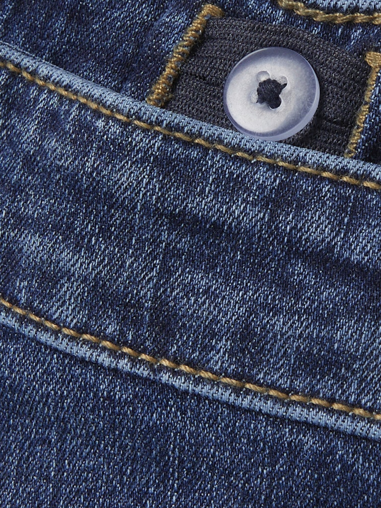 Blå utsvängda jeans till flicka, tjej. Backfickor med lock.
NKFPOLLY SKINNY BOOT JEANS 8245-MD D
13236822