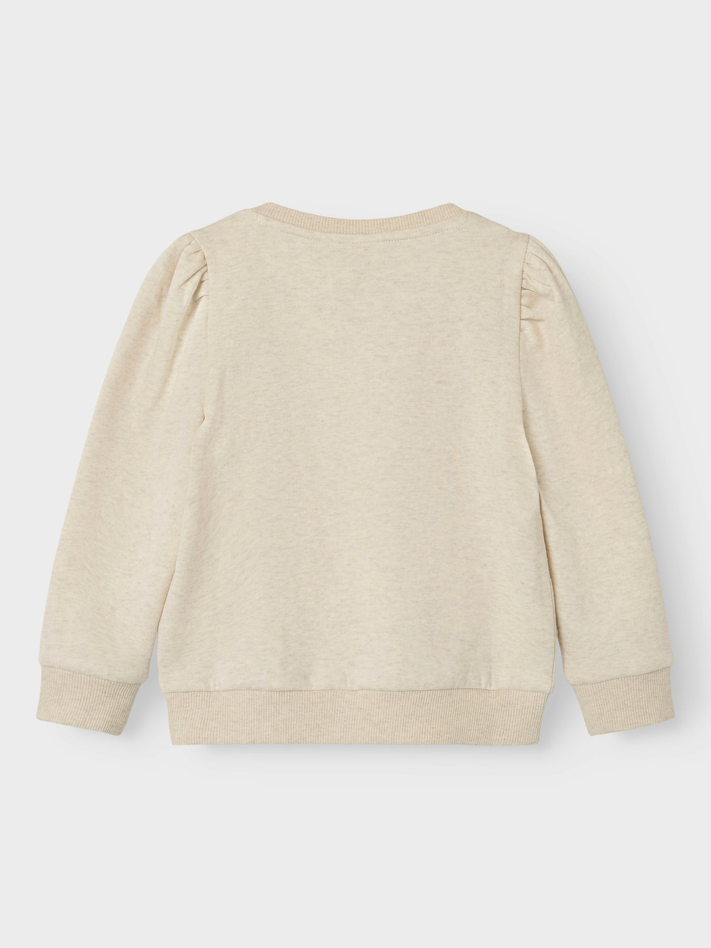 Beige sweatshirt tröja med söt leopard på bröstet. Långärmad topp i ekologisk bomull som är mjuk och skön och passar utmärkt när din flicka, tjej leker.

Produkttyp: Sweatshirts
Hals: Rund hals
Ärm: Långa ärmar
Ärmar: Puffärmar
Muddar: Ribbstickade muddar
Extra detaljer: Ribbkant
Tryck : Pigmenttryck för ett mjukt tryck på lättare tyger
Passform: Normal passform
Fästkomp: Bomull

Skapa en trendig och avslappnad look. Borstad sweat