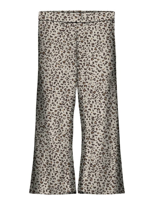 Leopard mönstrade bootcut byxor till liten flicka, tjej. Utsvängda mjuka byxor i ekologisk bomull.
Produkttyp: Leggings
Mönster: Mönster leopard upprepas över hela ytan av produkten
Passform: Slim Fit
Fästkomp : Bomull/elastan