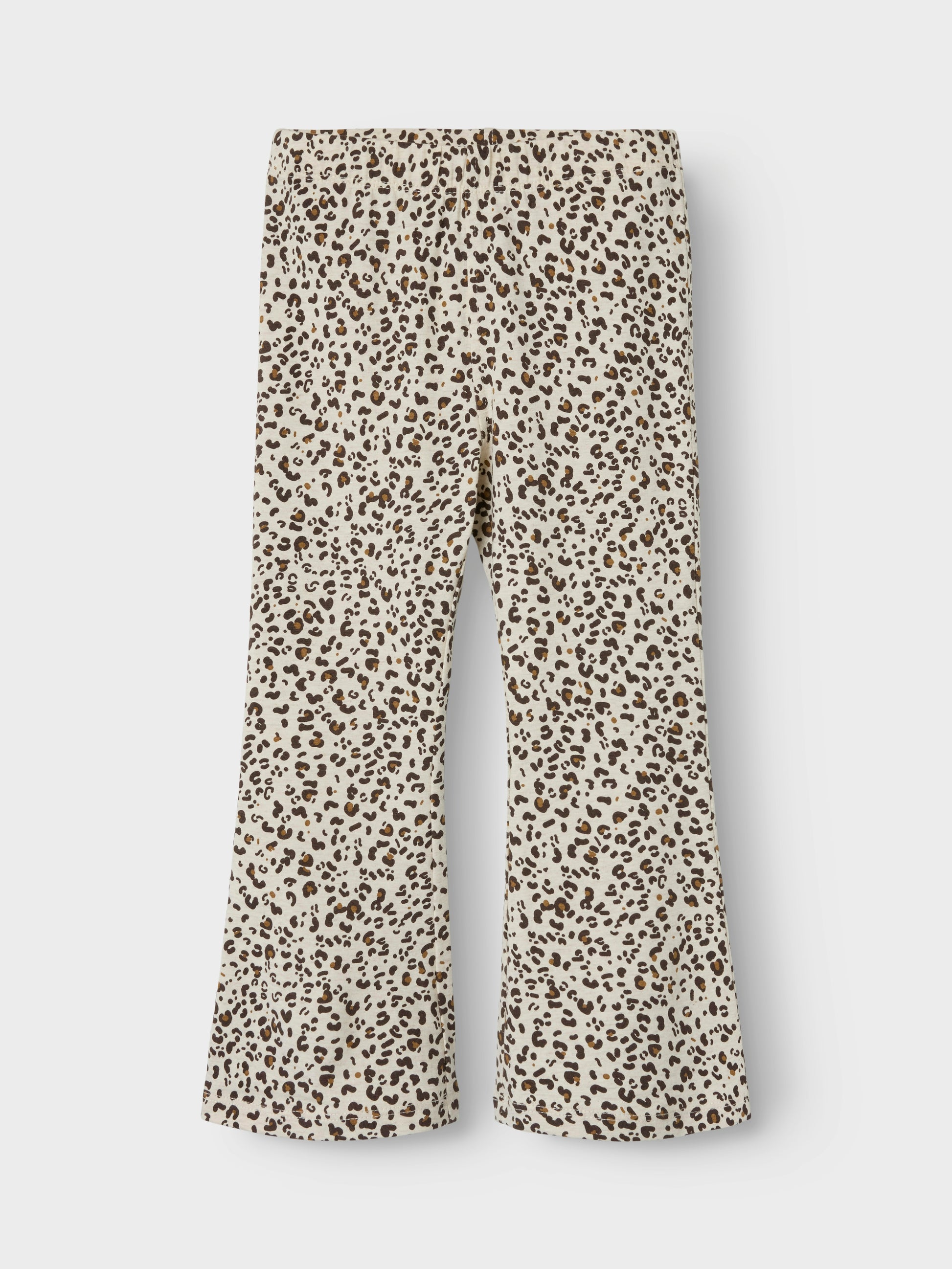 Leopard mönstrade bootcut byxor till liten flicka, tjej. Utsvängda mjuka byxor i ekologisk bomull.
Produkttyp: Leggings
Mönster: Mönster leopard upprepas över hela ytan av produkten
Passform: Slim Fit
Fästkomp : Bomull/elastan