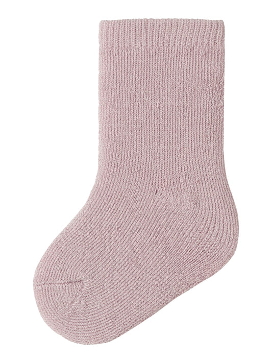 Rosa ull strumpa till baby flicka. Bebis strumpor från Name it i merino ull.
NBFWAKSI WO/BL TERRY SOCK
13228419