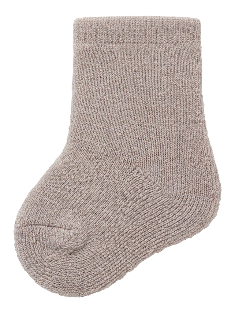 Grå baby strumpa till pojke och flicka. Ull strumpor i merino ull till bebis.
NBFWAKSI WO/BL TERRY SOCK
13228419