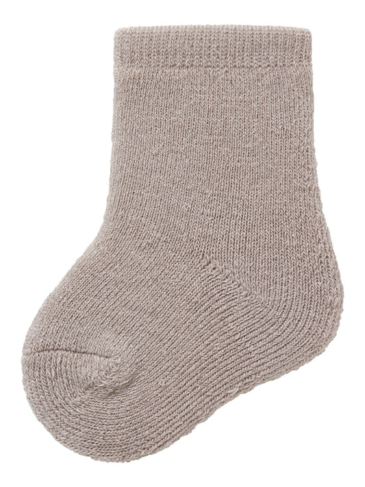 Grå baby strumpa till pojke och flicka. Ull strumpor i merino ull till bebis.
NBFWAKSI WO/BL TERRY SOCK
13228419