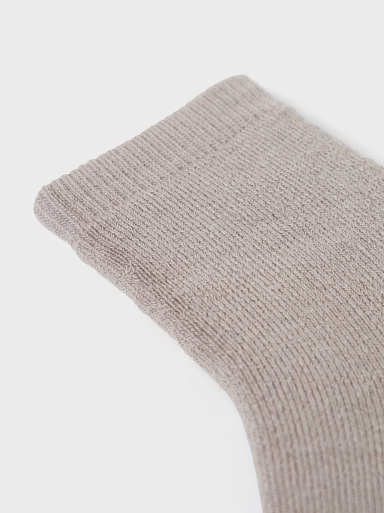 Grå halkstrumpa till flicka och pojke. Tjocka ull strumpor i merinoull med halkpluttar under. Varma strumpor, tjockstrumpor.
NMFWAKSI WO/BL TERRY SOCK W/NON SKID
13228512