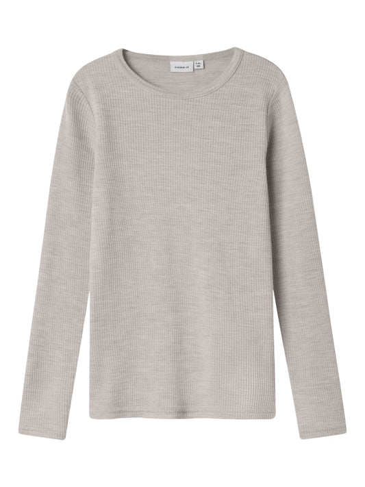 Grå ull tröja till pojke och flicka. Merinoull när den är som bäst. Underställ till tjej och kille från Name it. Barnkläder ull underställströja.
NKNWAX WOOL RIB LS TOP
13242139