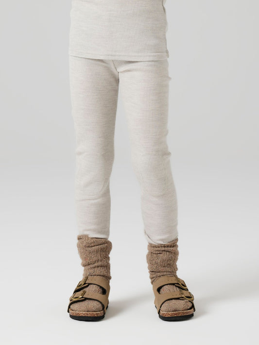 Grå långkalsonger till flicka och pojke. Underställ byxor i merinoull från Name it. Ull leggings till tjej och kille, Ullkläder till barn.
NKNWAX WOOL RIB LEGGINGS
13242138