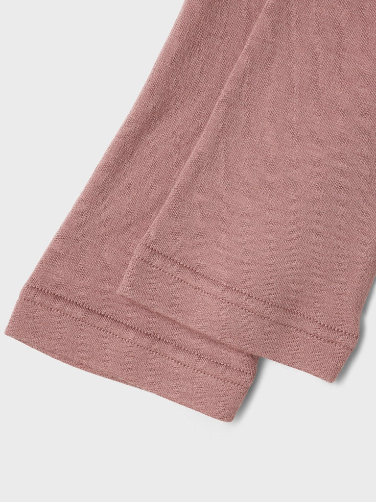 Rosa långkalsonger i merino ull till flicka . Enfärgade ull leggings i varmt skönt underställ från Name it.
NKFWILLTO WOOL LEGGING
13228548