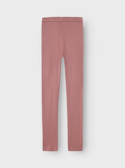 Rosa långkalsonger i merino ull till flicka . Enfärgade ull leggings i varmt skönt underställ från Name it.
NKFWILLTO WOOL LEGGING
13228548