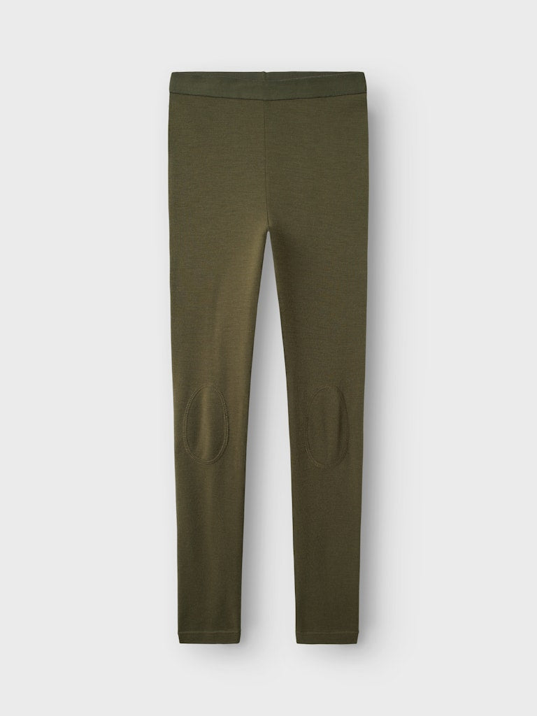 Grön långkalsonger i merino ull till pojke. Enfärgade ull leggings i varmt skönt underställ från Name it.
NKMWILLTO WOOL LONGJOHN
13229092