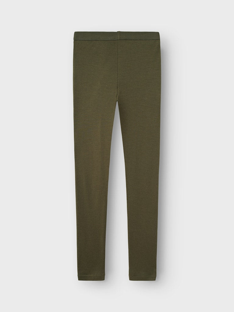 Grön långkalsonger i merino ull till pojke. Enfärgade ull leggings i varmt skönt underställ från Name it.
NKMWILLTO WOOL LONGJOHN
13229092