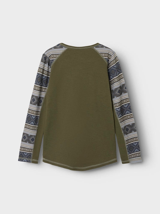 Grön merino ull underställs tröja till pojke. Barn kläder i varm och skön merinoull till kille från Nameit.
NKMWILLTO WOOL LS TOP
13229091