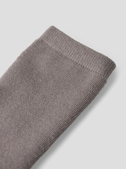 Grå ull strumpa i merino ull till flicka och pojke. Varm tjock strumpa, raggsocka som värmer fötterna till barn tjej och kille. 
NKFWAKSI WO/BL TERRY SOCK
13228568