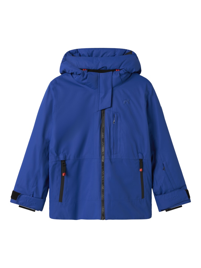 Teknisk och snygg –  Skid jacka till kille och tjej från Name it.
Blå vinter jacka som håller din pojke och flicka varm och skön kalla dagar för en aktiv och äventyrlig barn och ungdom. 
NKNSLOPE10 JACKET SKI EDITION FO NOOS
13233441