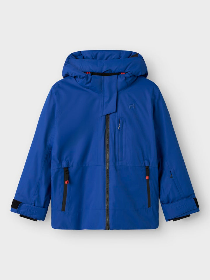 Teknisk och snygg –  Skid jacka till kille och tjej från Name it.
Blå vinter jacka som håller din pojke och flicka varm och skön kalla dagar för en aktiv och äventyrlig barn och ungdom. 
NKNSLOPE10 JACKET SKI EDITION FO NOOS
13233441