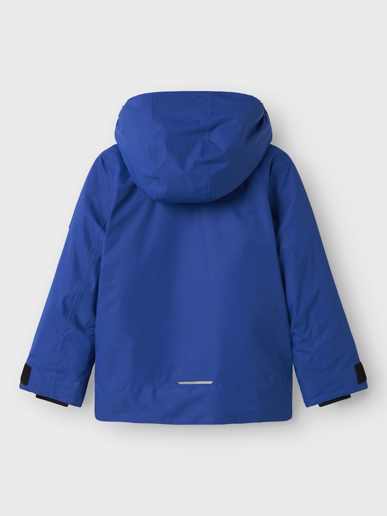 Teknisk och snygg –  Skid jacka till kille och tjej från Name it.
Blå vinter jacka som håller din pojke och flicka varm och skön kalla dagar för en aktiv och äventyrlig barn och ungdom. 
NKNSLOPE10 JACKET SKI EDITION FO NOOS
13233441