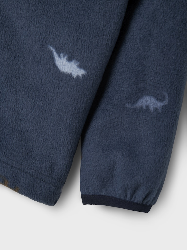 Fleece set med fleece jacka och byxa till pojke. Fleecekläder till barn från Name it. Blå med dinosaurie på
NMNSPEKTRA FLEECE SET AOP FO
13232943