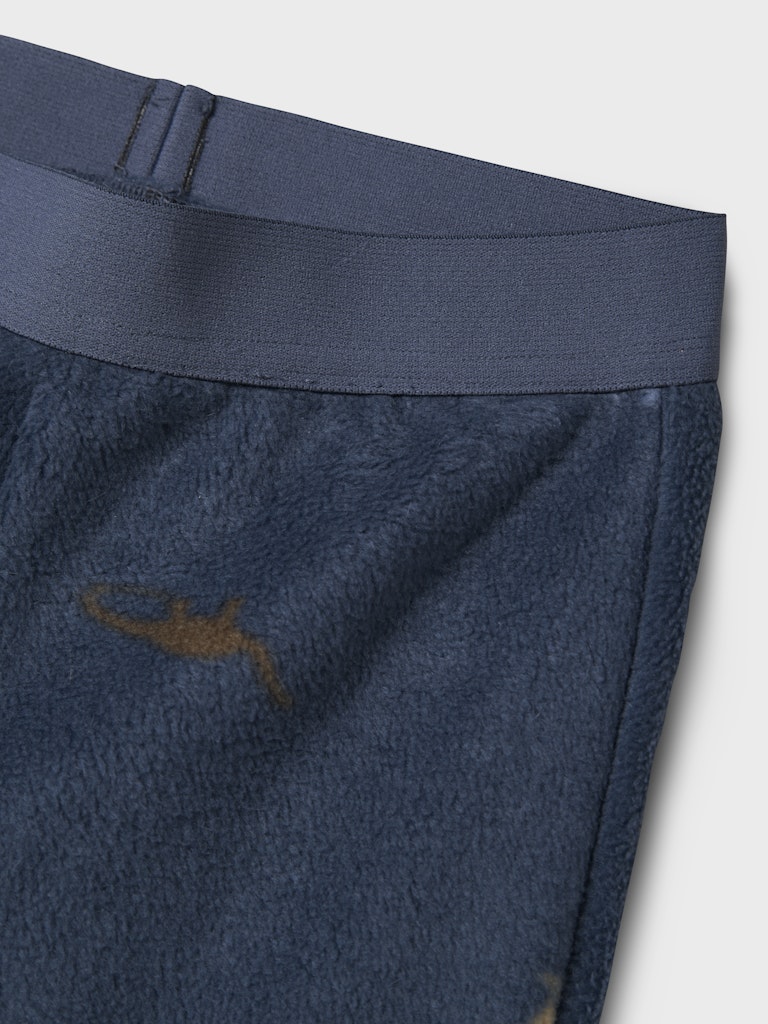 Fleece set med fleece jacka och byxa till pojke. Fleecekläder till barn från Name it. Blå med dinosaurie på
NMNSPEKTRA FLEECE SET AOP FO
13232943