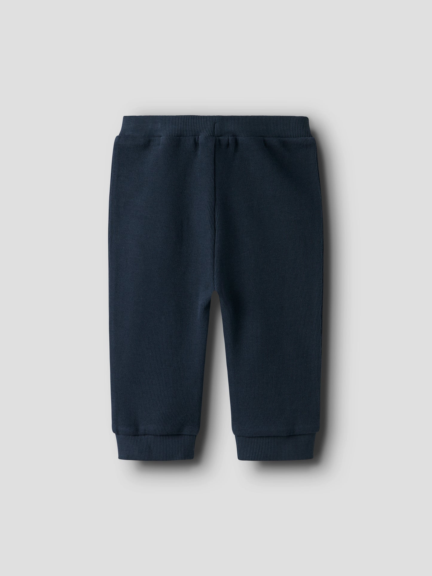 Mörk blå sweat byxa till baby pojke. Ekologiska bebis kläder från Name it.
NBMKENNIE SWEAT PANT
13244483