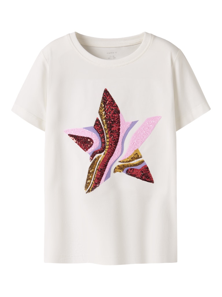 Vit glitter topp till tjej. Kortärmad t-shirt med stjärna i ekologisk bomull från Name it till flicka.
NKFKASSIA SS TOP PB
13244890