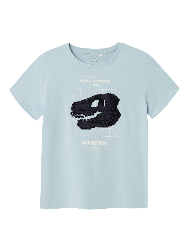 Ljus blå t-shirt med flip paljetter till kille i ekologisk bomull från Name it. Dino, huvud kortärmad tröja.
NKMKURTH SS TOP PB
13244910