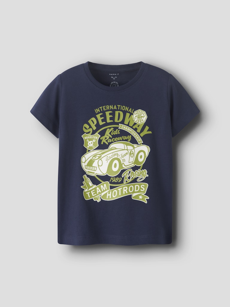 Blå t-shirt med bil. Ekologiska barnkläder till pojke från Name it.
NMMKARLTON SS TOP PB
13244915