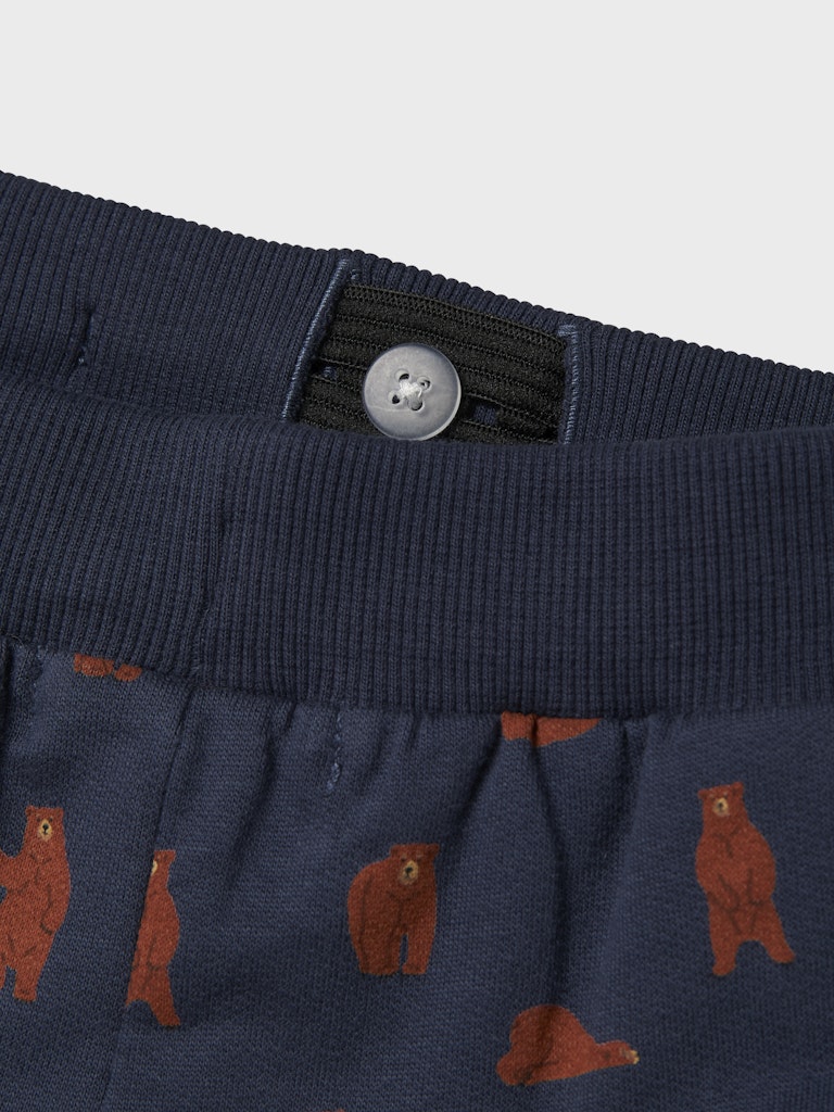 Blå mys byxa till pojke med björnar. Joggers med print.
NMMNENEAN SWE PANT BRU PB
13244927