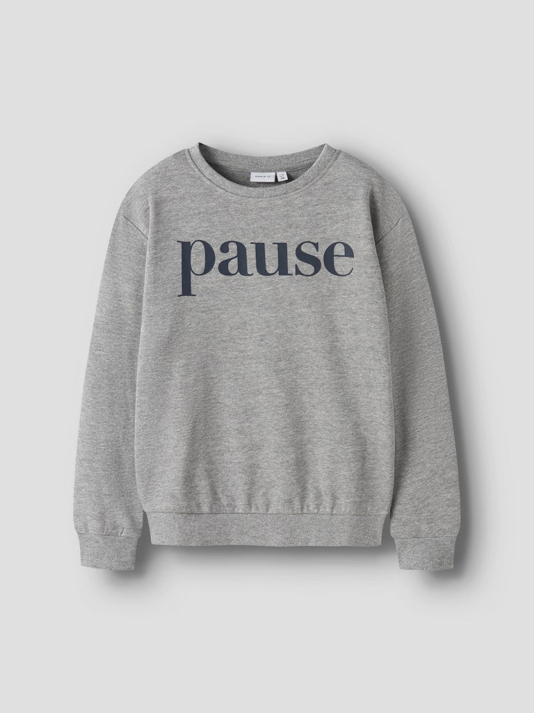 Grå sweat tröja till kille. Stilren sweatshirt till pojke.
NKMNELLO LS NREG SWE BRU PB
13244934