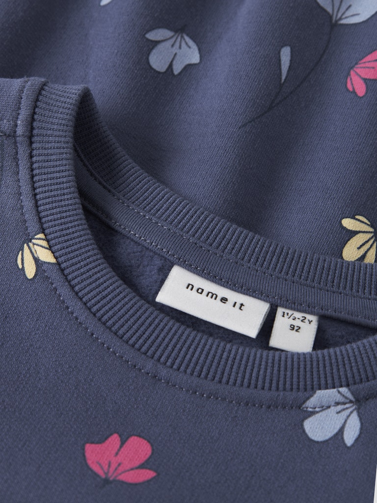 Blå mönstrad sweat tröja till flicka.
NMFNULA LS NREG SWEAT BRU PB
13244967