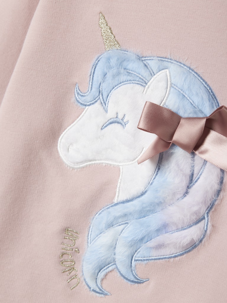 Söt Rosa unicorn tröja i sweatshirt till flicka. Tjej tröja i ekologisk bomull från Name it.
NMFKISA SWEAT UNB
13244590