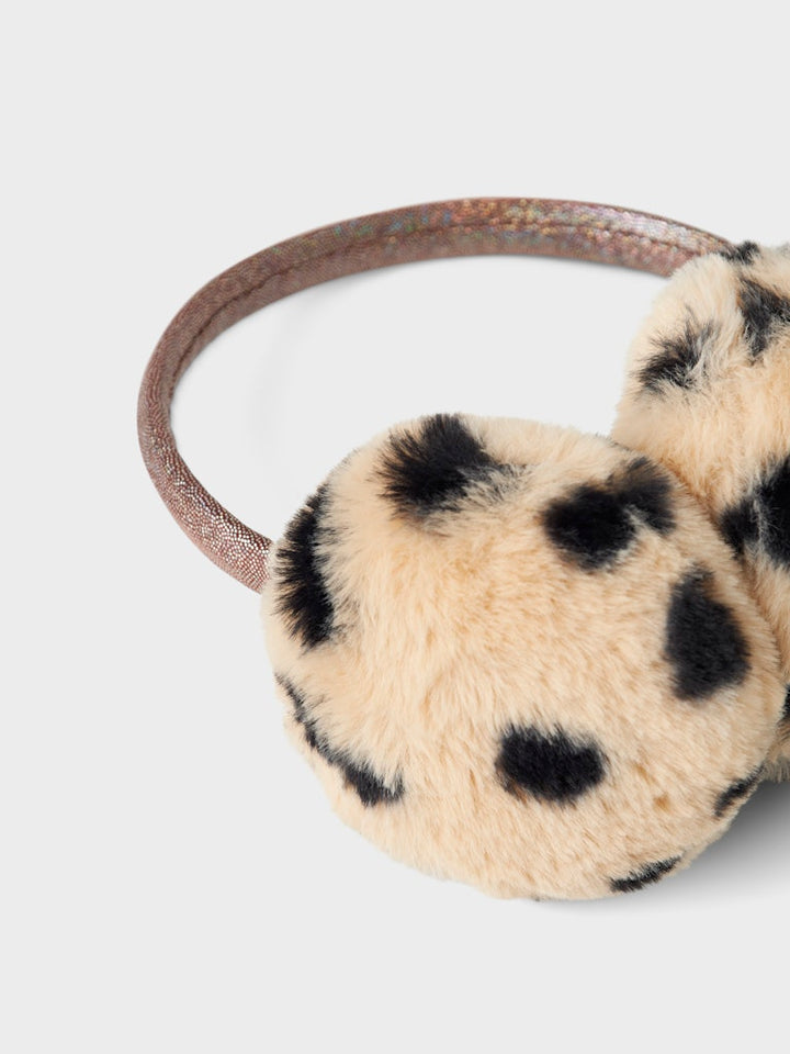 Leopard mönstrade öronvärmare med glitter till flicka. Tjej öronmuffar från Name it.
NKFMELLOW EARWARMERS
13245324
