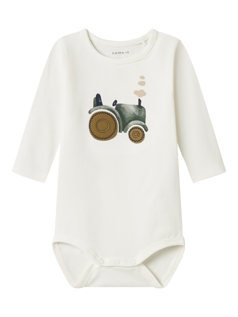 Vit ekologisk baby  body med traktor på magen. Långärmad bodysuit till bebis pojke från Name it.
NBMLIFE LS BODY
13245405