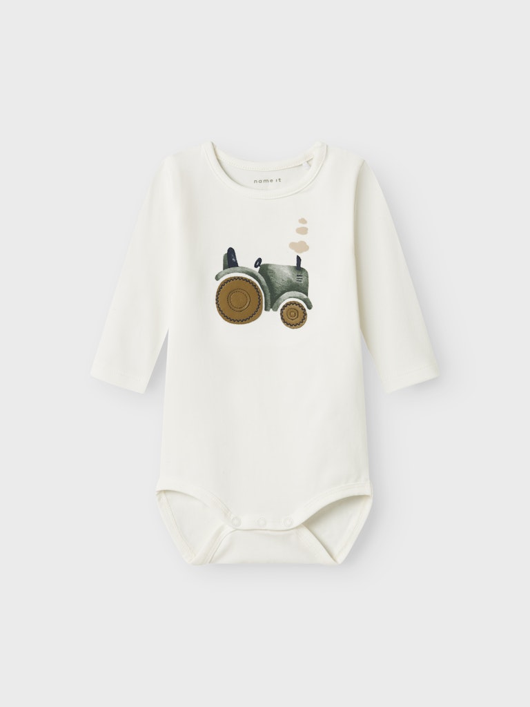 Vit ekologisk baby  body med traktor på magen. Långärmad bodysuit till bebis pojke från Name it.
NBMLIFE LS BODY
13245405
