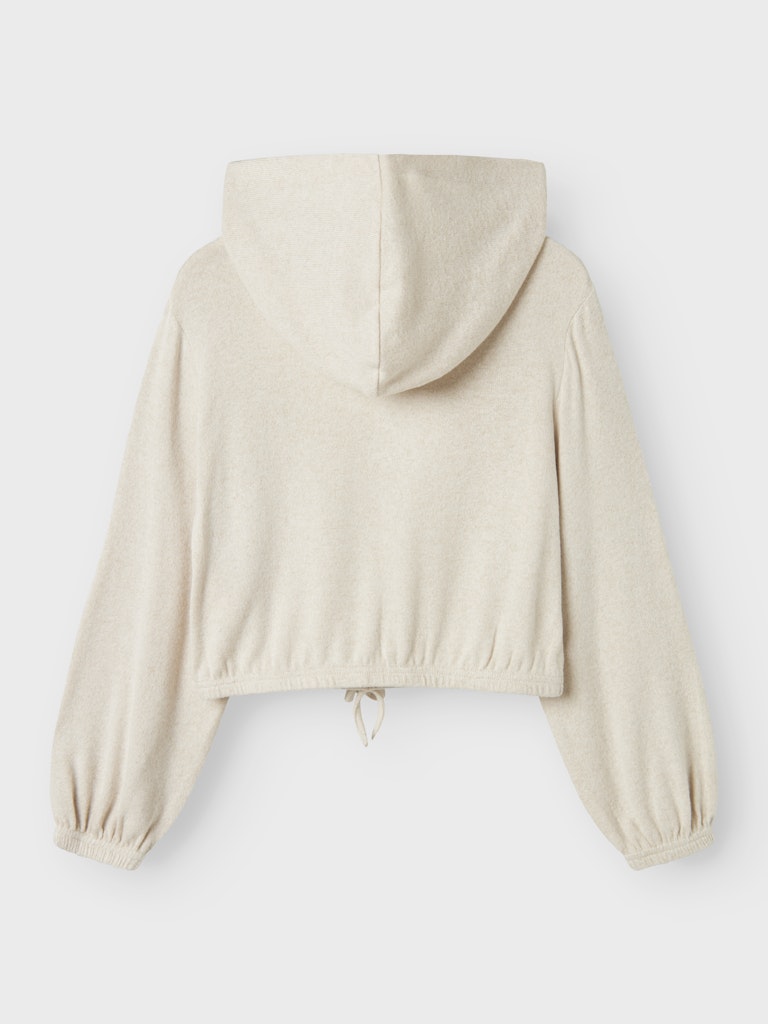 En stilren beige hoodie som passar både till vardag och helg – för tjejer som vill känna sig både bekväma och snygga!
NKFKATHLIN NREG SH LS TOP WH
13244712