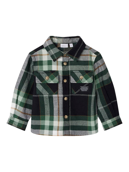 Snygg grön overshirt i flanell. Skjorta till pojke i ekologisk bomull. Barnkläder från Name it.
NMMNORRIS LS OVERSHIRT
13246445