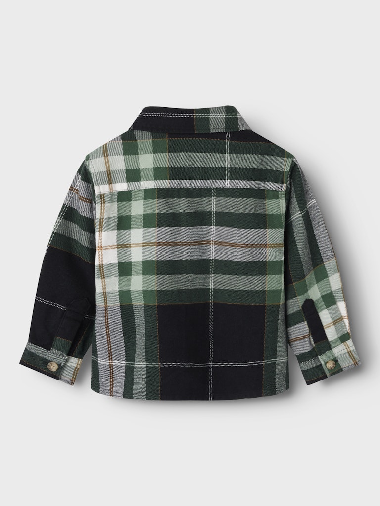 Snygg grön overshirt i flanell. Skjorta till pojke i ekologisk bomull. Barnkläder från Name it.
NMMNORRIS LS OVERSHIRT
13246445